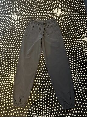 Aritzia Black Jogger Pants - Casual Elastic Waist Trousers